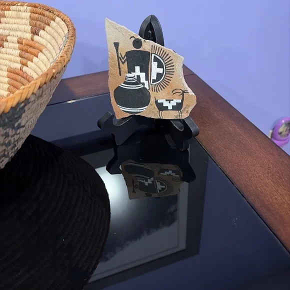 Authentic basket from acomita Pueblo and artisan made plaque from Navajo nation - Picture 2 of 5